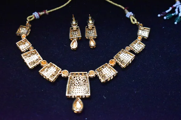 Green_Golden_Alloy_Designer_Choker_Set_For_Women