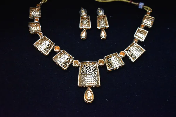 White_Alloy_Studded_Designer_Choker_Set_For_Women