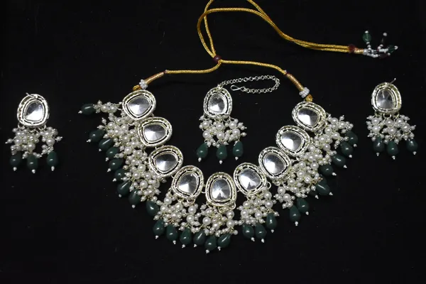 Green_Alloy_Kundan_Beaded_Choker_Set_For_Women
