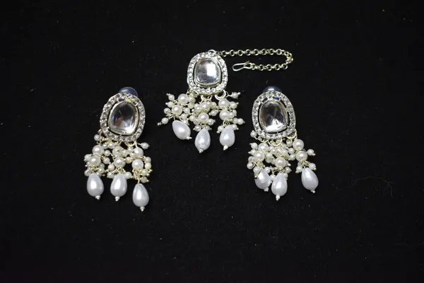 White_Alloy_Kundan_Beaded_Choker_Set_For_Women