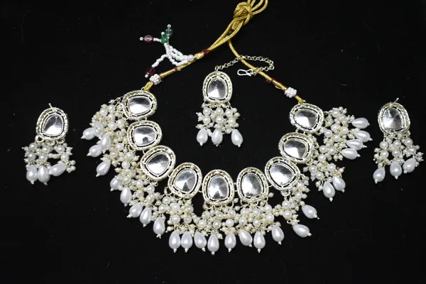 White_Alloy_Kundan_Beaded_Choker_Set_For_Women