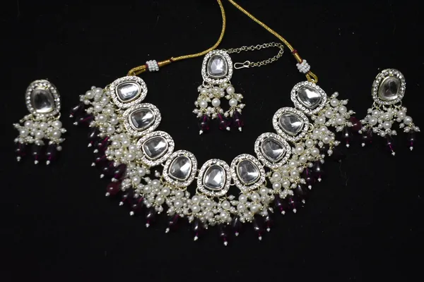 Wine_Alloy_Kundan_Beaded_Choker_Set_For_Women