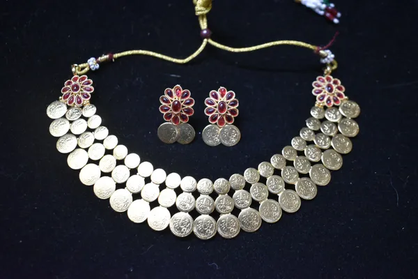 Red_Alloy_Lakshmi_Coin_Choker_Set_For_Women