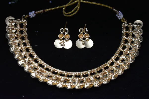 Red_Alloy_Lakshmi_Coin_Choker_Set_For_Women