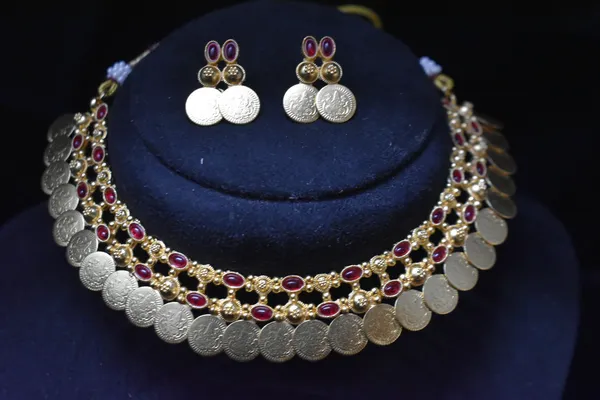 Red_Alloy_Lakshmi_Coin_Choker_Set_For_Women