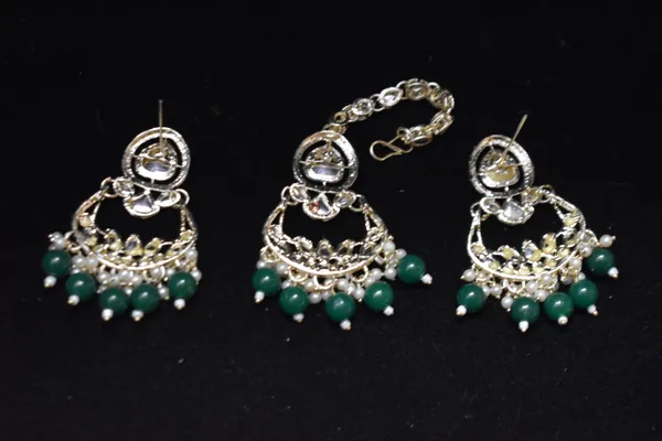 Green_Alloy_Kundan_Diamond_Beaded_Necklace_Set_With_Mangtika_For_Women