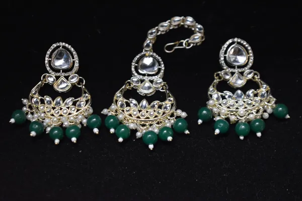 Green_Alloy_Kundan_Diamond_Beaded_Necklace_Set_With_Mangtika_For_Women