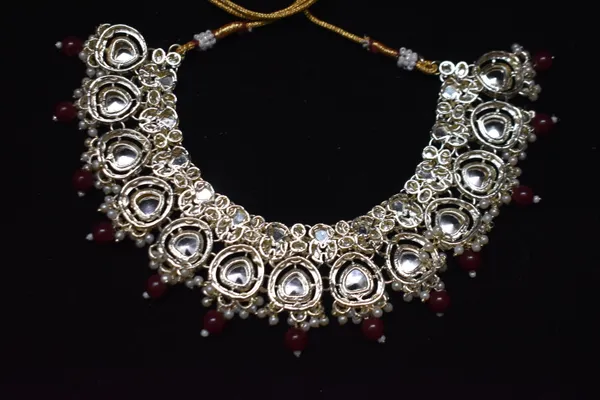 Maroon_Alloy_Kundan_Beaded_Necklace_Set_With_Mangtika_For_Women