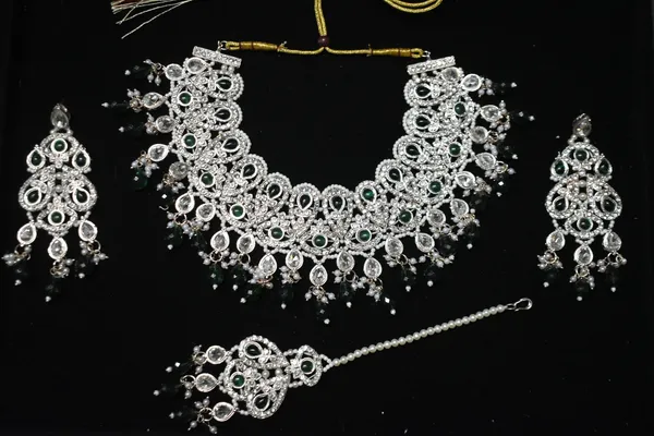Green_Alloy_Diamond_Studded_Bridal_Choker_Set_With_Mangtika_For_Women