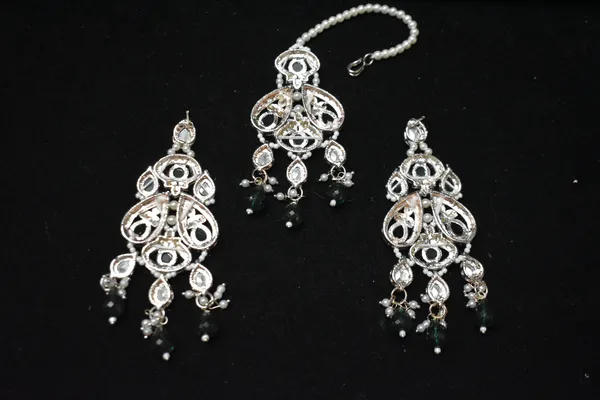 Green_Alloy_Diamond_Studded_Bridal_Choker_Set_With_Mangtika_For_Women
