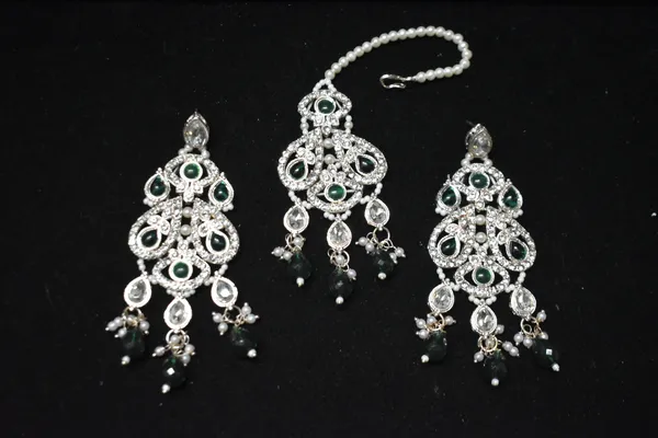 Green_Alloy_Diamond_Studded_Bridal_Choker_Set_With_Mangtika_For_Women