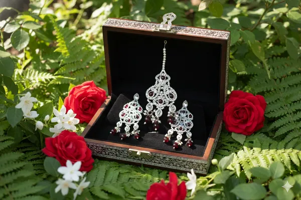 Red_Alloy_Diamond_Studded_Bridal_Choker_Set_With_Mangtika_For_Women