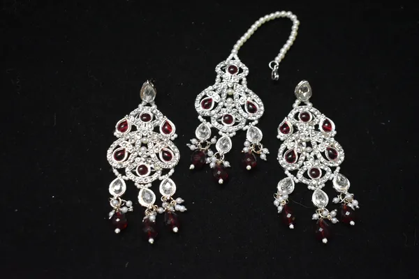 Red_Alloy_Diamond_Studded_Bridal_Choker_Set_With_Mangtika_For_Women
