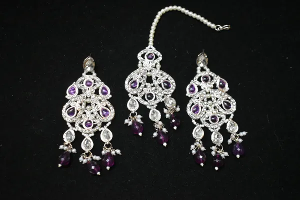 Wine_Alloy_Diamond_Studded_Beaded_Bridal_Choker_Set_With_Mangtika_For_Women