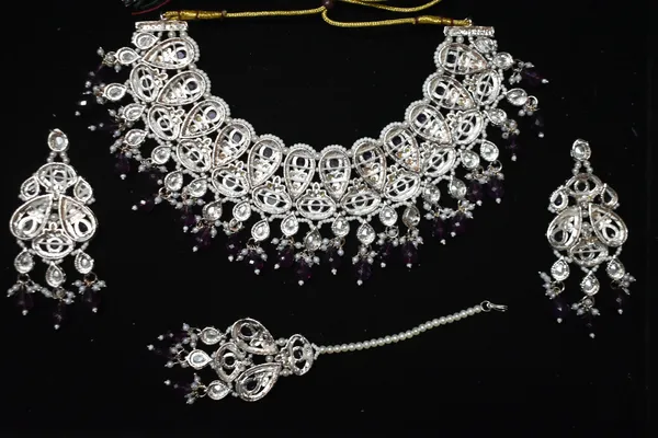 Wine_Alloy_Diamond_Studded_Beaded_Bridal_Choker_Set_With_Mangtika_For_Women