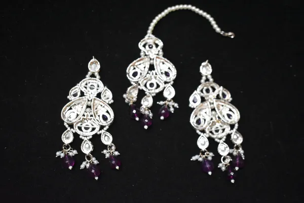 Wine_Alloy_Diamond_Studded_Beaded_Bridal_Choker_Set_With_Mangtika_For_Women