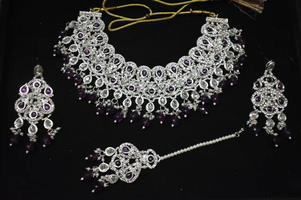 Wine_Alloy_Diamond_Studded_Beaded_Bridal_Choker_Set_With_Mangtika_For_Women