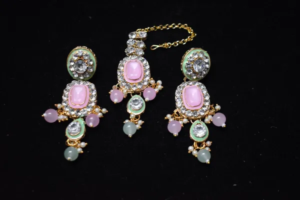 Pastel_Alloy_Meenakari_Diamond_Bridal_Choker_Set_With_Mangtika_For_Women