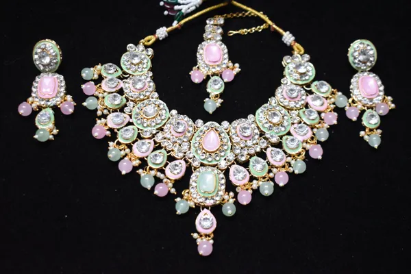 Pastel_Alloy_Meenakari_Diamond_Bridal_Choker_Set_With_Mangtika_For_Women