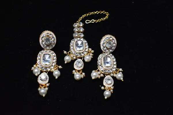 White_Alloy_Meenakari_Bridal_Choker_Set_With_Mangtika_For_Women