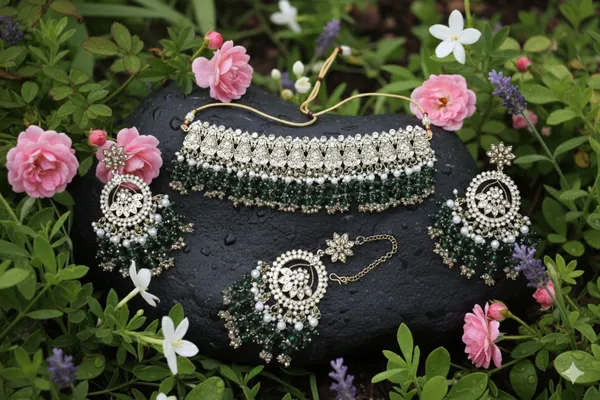 Green_Alloy_Diamond_Studded_Beaded_Bridal_Choker_Set_With_Mangtika_For_Women