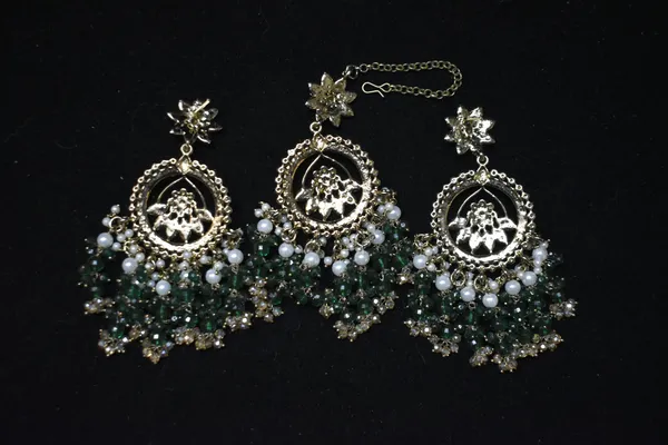 Green_Alloy_Diamond_Studded_Beaded_Bridal_Choker_Set_With_Mangtika_For_Women