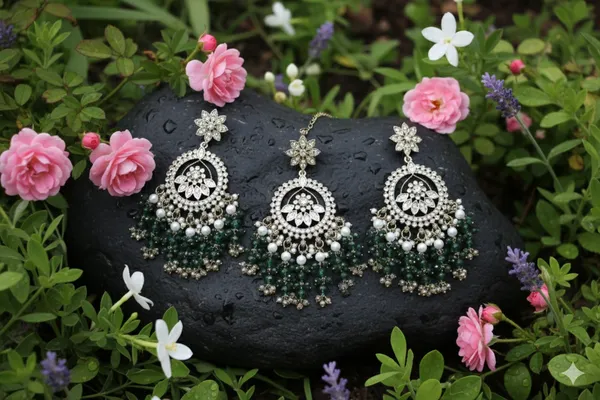 Green_Alloy_Diamond_Studded_Beaded_Bridal_Choker_Set_With_Mangtika_For_Women