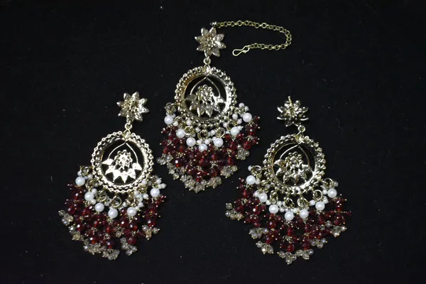 Ruby_Alloy_Bridal_Choker_Necklace_Set_With_Mangtika_For_Women