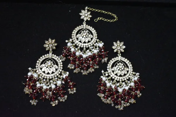 Ruby_Alloy_Bridal_Choker_Necklace_Set_With_Mangtika_For_Women