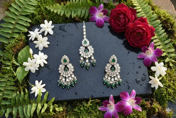 Green_Alloy_Bridal_Kundan_Necklace_Set_For_Women