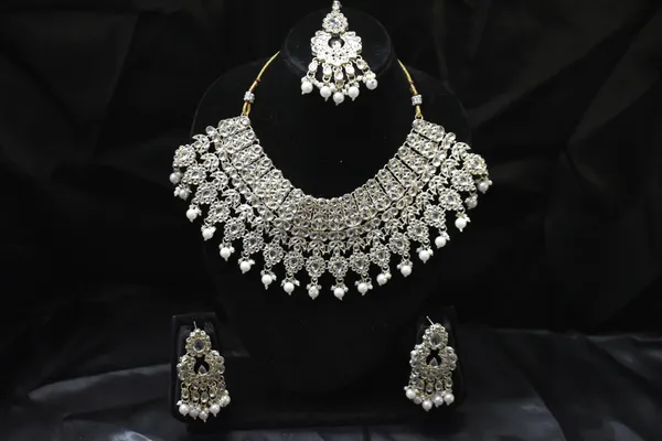 White_Alloy_Bridal_Kundan_Necklace_Set_For_Women