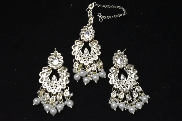 White_Alloy_Bridal_Kundan_Necklace_Set_For_Women