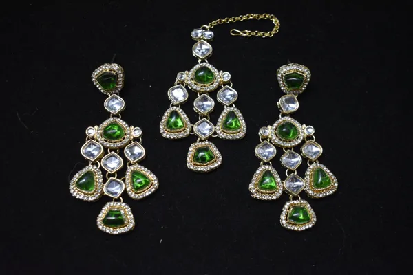 Green_Alloy_Kundan_Bridal_Choker_Set_With_Mangtika_For_Women