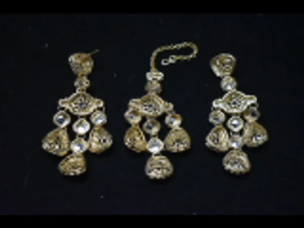 Red_Alloy_Kundan_Bridal_Choker_Set_With_Mangtika_For_Women