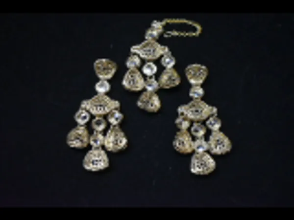 Wine_Alloy_Kundan_Bridal_Choker_Set_With_Mangtika_For_Women