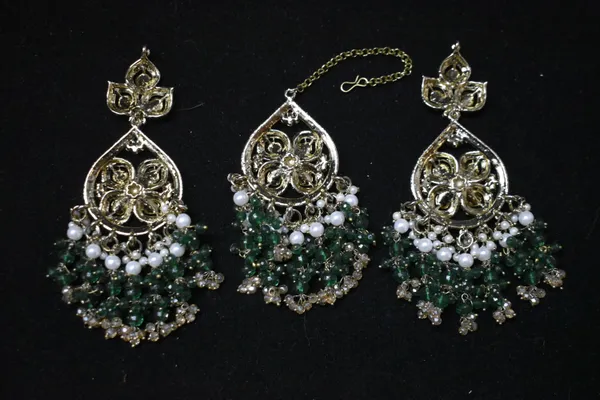 Green_Alloy_Diamond_Studded_Bead_Bridal_Choker_Set_With_Mangtika_For_Women