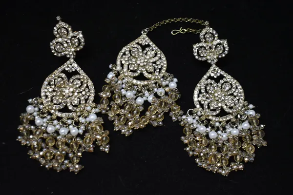 Peach_Alloy_Diamond_Studded_Beaded_Bridal_Choker_Set_With_Mangtika_For_Women