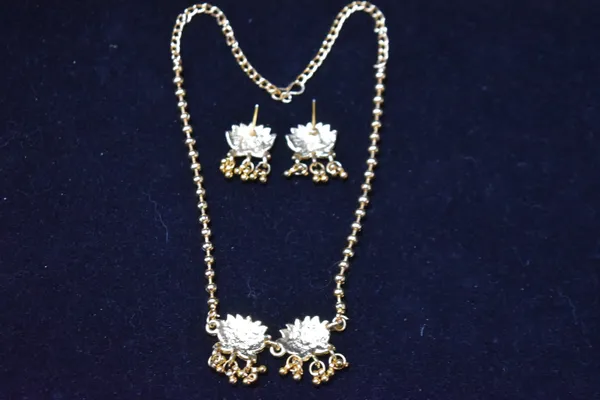 Pink_And_Green_Alloy_Necklace_Set_For_Women_-_Pack_Of_2