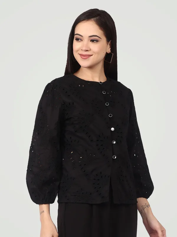 Black_Schiffli_Embroidered_Onyx_Tunic