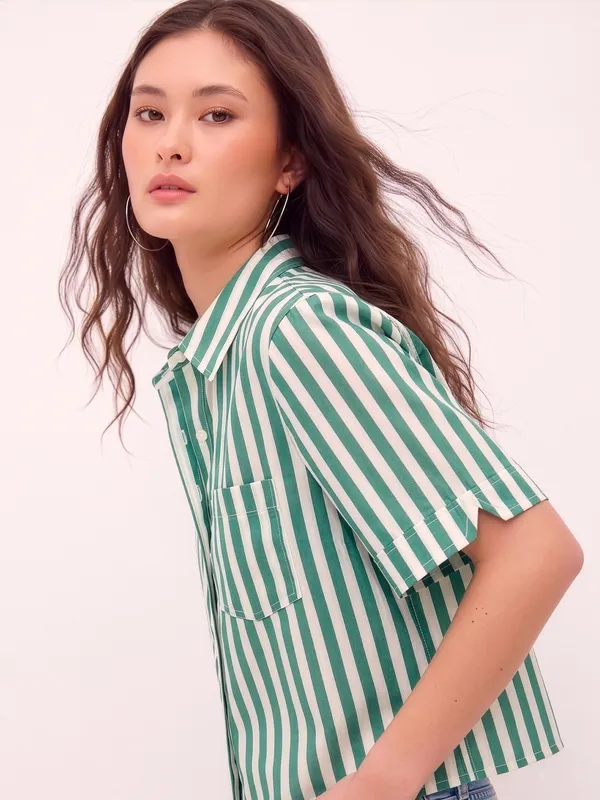 Green_And_White_Vertical_Stripe_Boxy_Fit_Cotton_Shirt_Short_Sleeves_For_Women