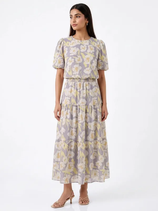 Grey_Floral_Print_Puff_Sleeve_Top_And_Tiered_Skirt_Set_For_Women