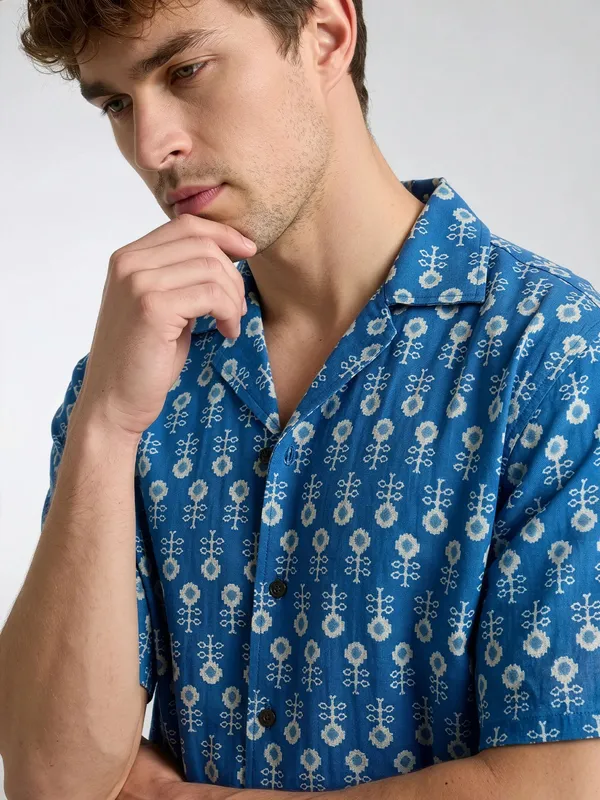 Blue_Floral_Print_Short_Sleeve_Shirt_For_Men