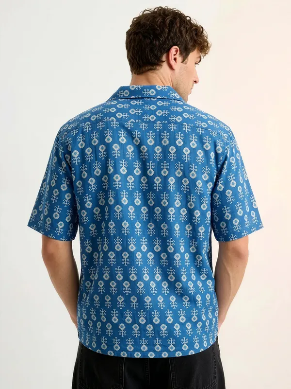 Blue_Floral_Print_Short_Sleeve_Shirt_For_Men
