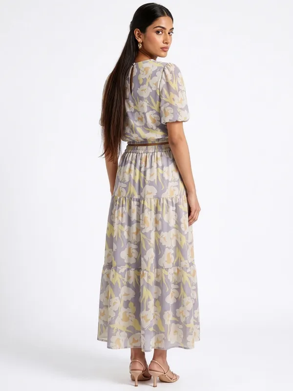 Grey_Floral_Print_Puff_Sleeve_Top_And_Tiered_Skirt_Set_For_Women