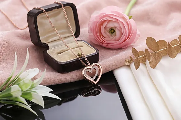 Minimal_Heart_Necklace