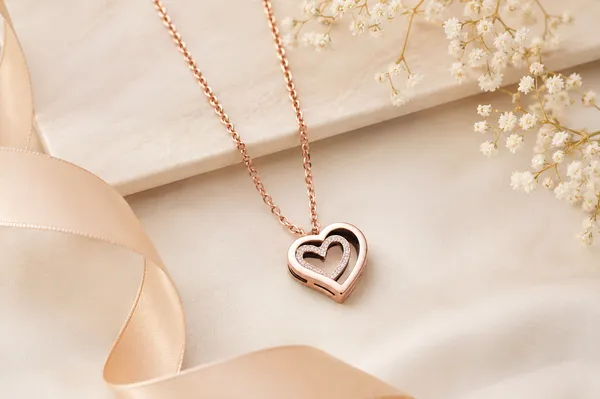 Minimal_Heart_Necklace