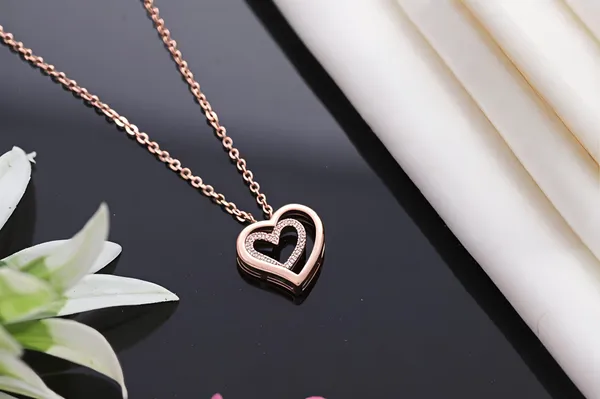 Minimal_Heart_Necklace