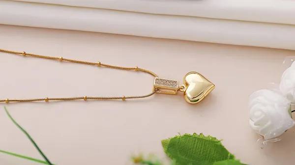 The_Golden_Heart_necklace