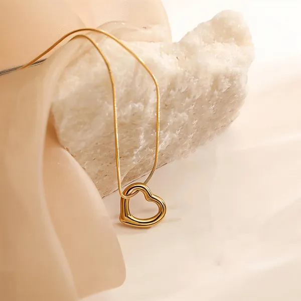 Waterproof_Heart_Necklace