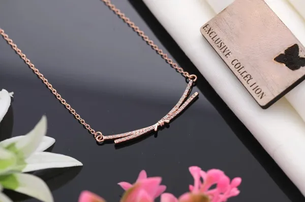 Premium_Waterproof_Gold_Plated_Pendant_Celebrity_Inspired_Tarnish_Resistant_Design